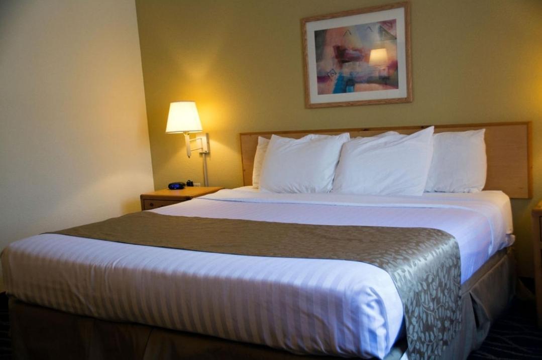 Boarders Inn & Suites By Cobblestone Hotels - Wautoma Экстерьер фото