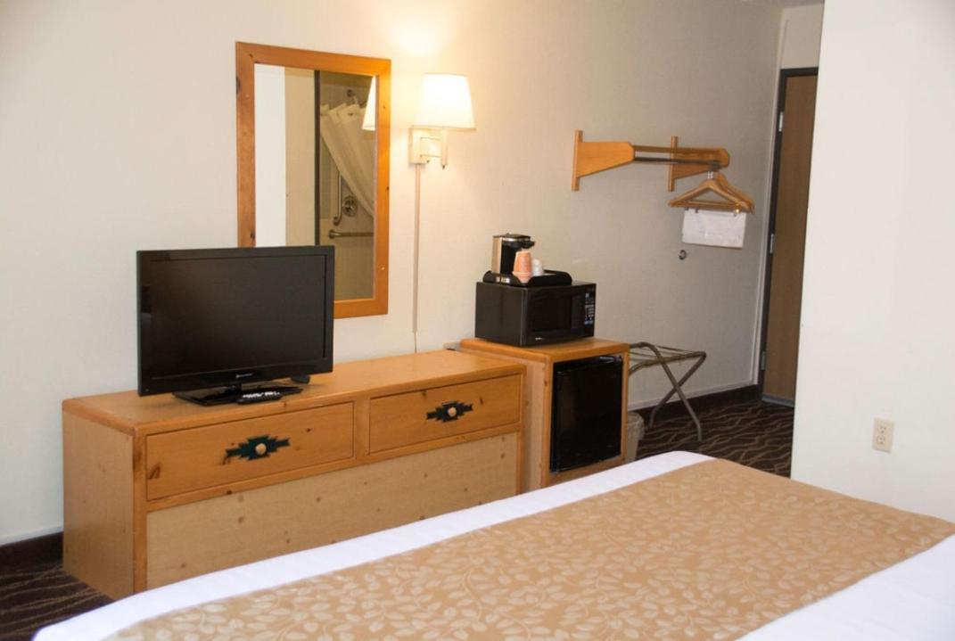 Boarders Inn & Suites By Cobblestone Hotels - Wautoma Экстерьер фото